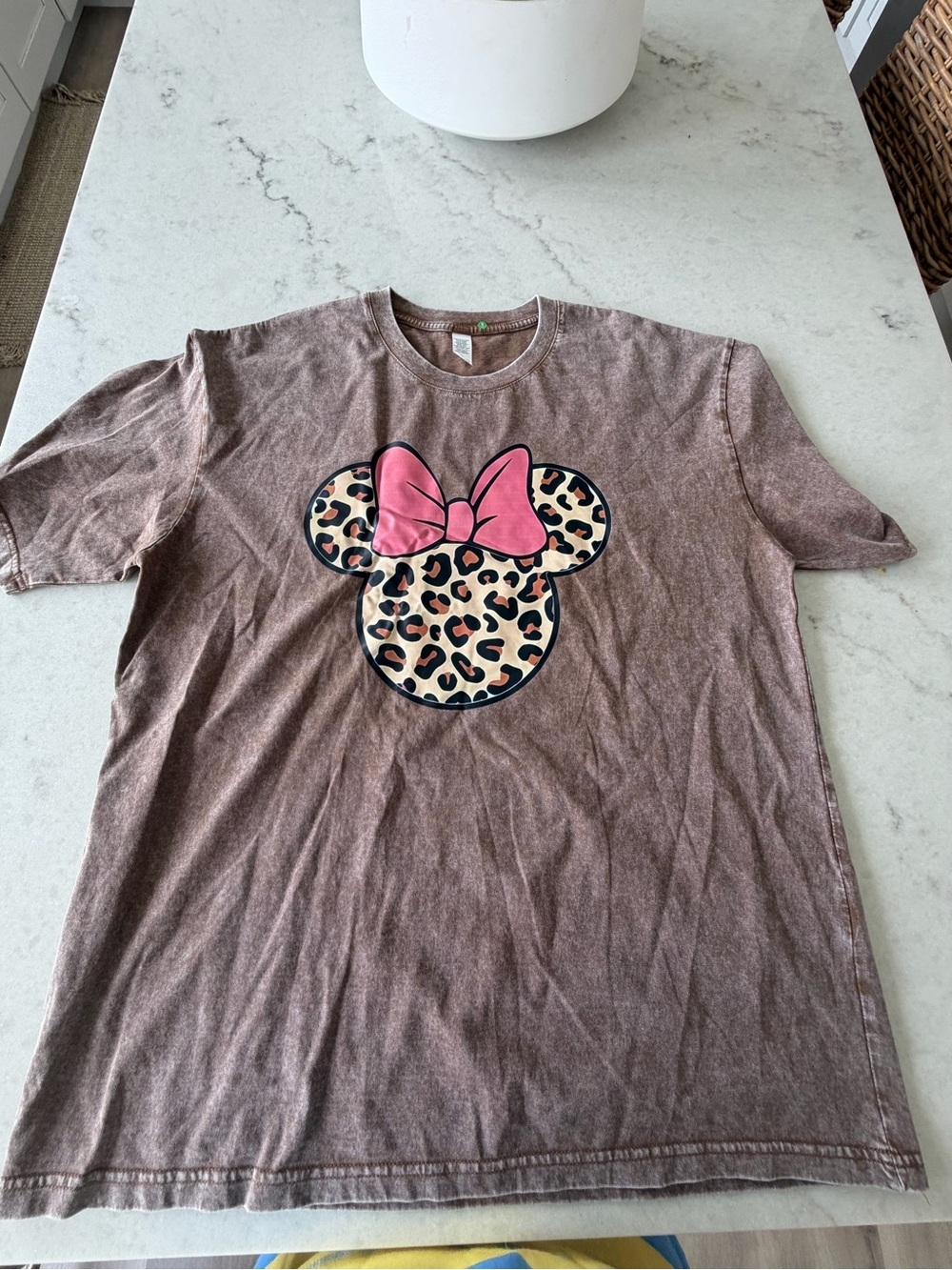 Leopard Minnie Graphic Tee with Pink Bow!! Great quality! L/XL - Picture 3 of 4